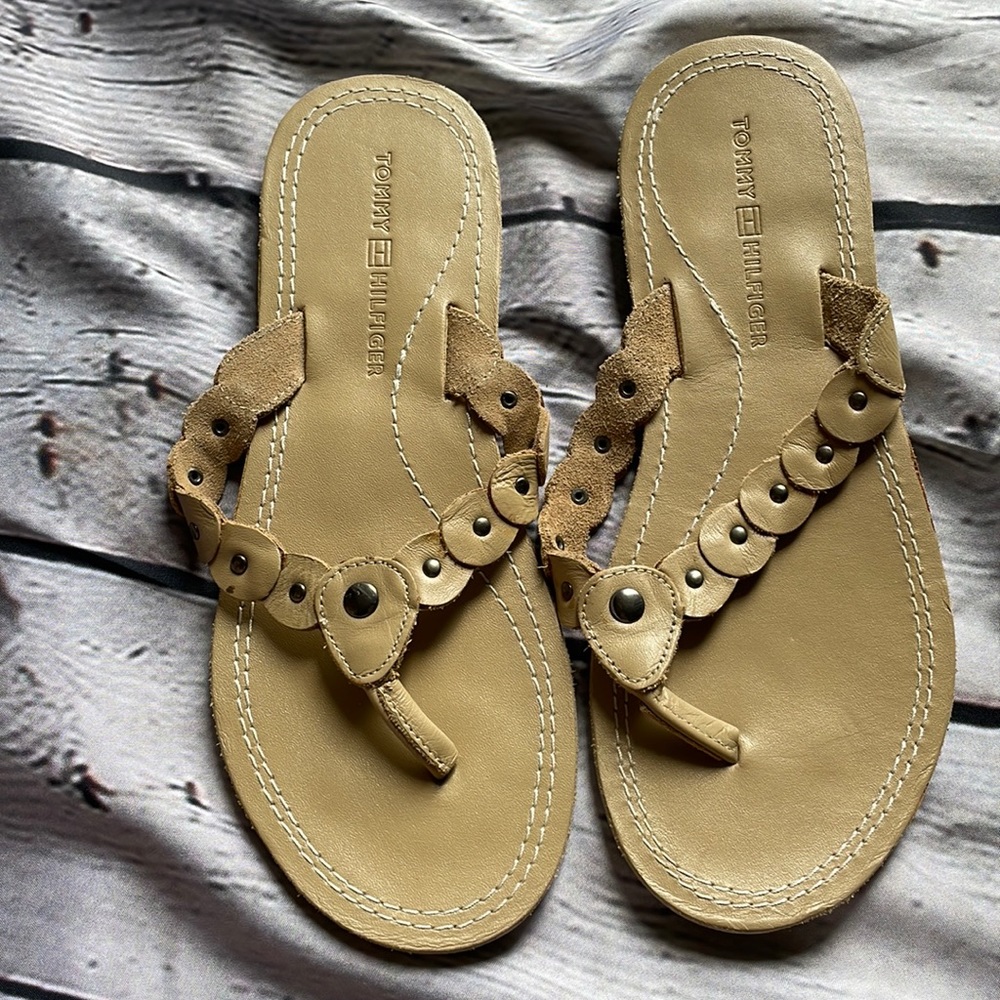 Woman’s Size Small Tommy Hilfiger Beige Flip Flops